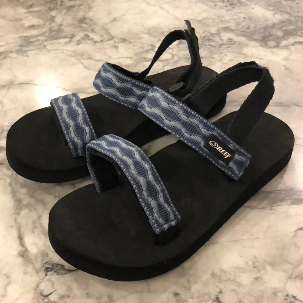 Vintage Reef sandals 13/1 big kid blue